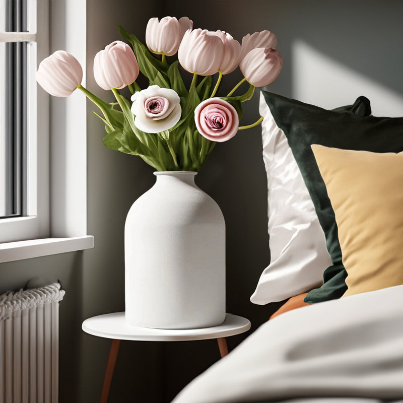 Matte metal vase for dried flowers, sculptural shape by Cavira in white and black, perfect for pampas grass and floral arrangements.