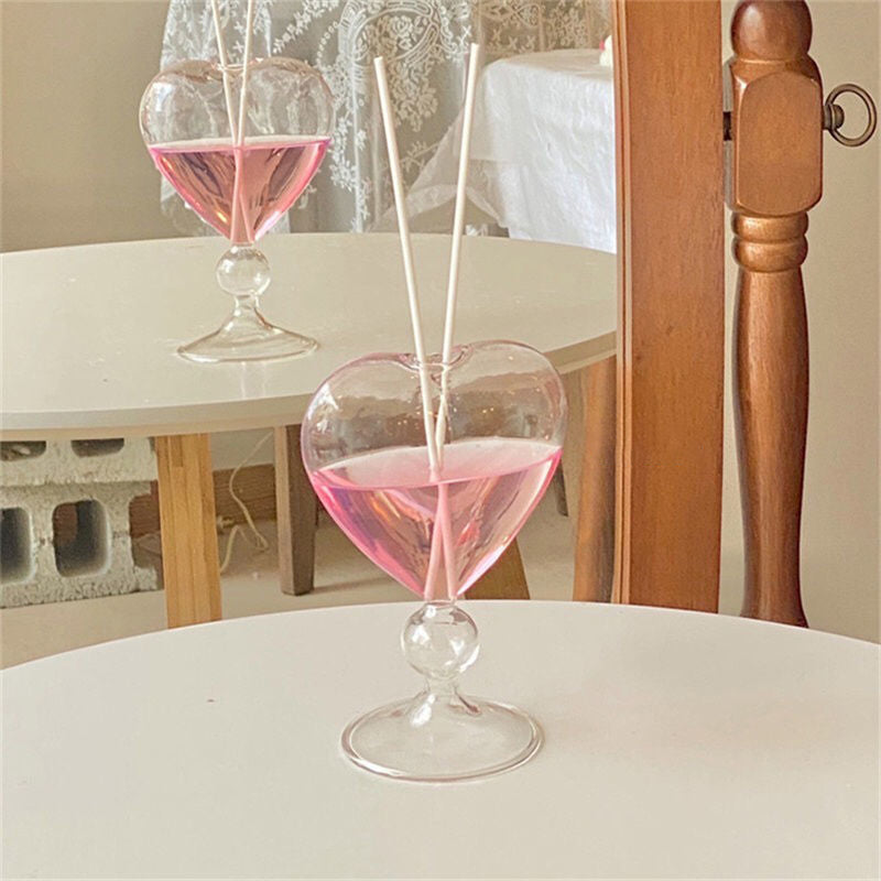 Cavira love heart glass vase with ribbon, romantic hydroponic flower vase for home decor or gifting, aromatherapy bottle design