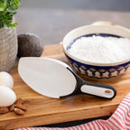 White Plastic Scoop of 1 Cup, for home and garden use