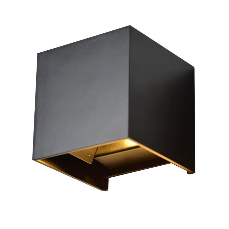 Cavira 6W LED outdoor waterproof wall lamp with adjustable angle, aluminum exterior, suitable for garden, porch, and facade lighting.