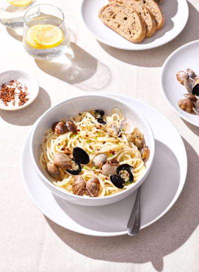 Large 45 Oz White Pasta and Salad Bowls - Set of 4 Microwave Safe 8.5 Inch Serving Bowls for Soup, Noodles, and Dinner