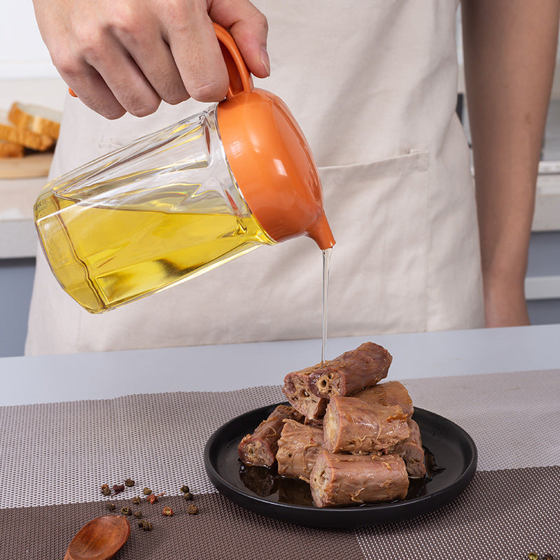 Cavira precision pour oil and condiment dispenser bottle with eagle-beak spout, transparent PS, for oil, sauce, vinegar, soy sauce.