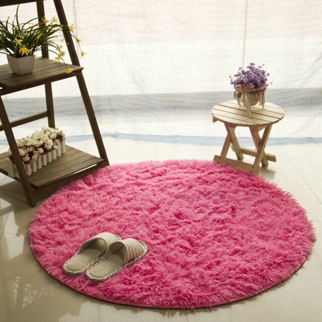 Round Cavira shaggy faux fur rug with 4.5cm deep pile, available in 6 sizes and 8 colors, non-slip latex base for bedroom or living room.