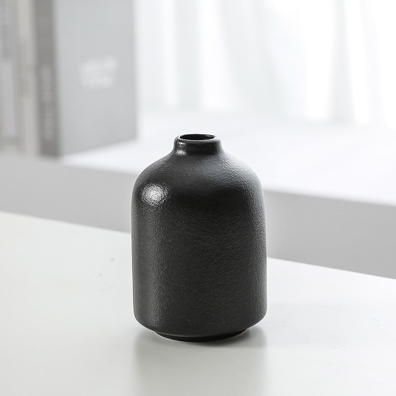 Set of three Cavira modern minimalist ceramic vases with smooth finishes, ideal for floral arrangements and home decor displays.