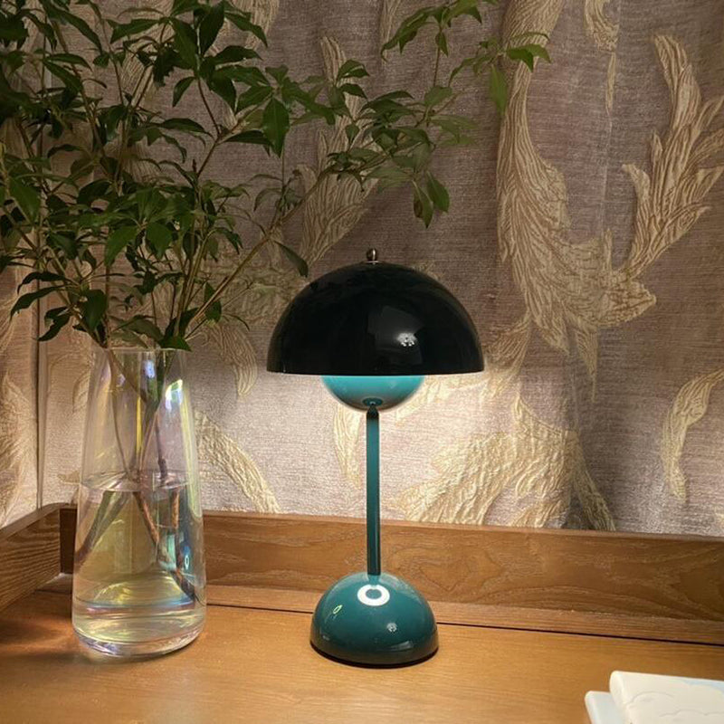 Cavira flower bud iron table lamp with 6W LED, USB-powered, 30cm tall, in 9 colors, used as bedside or desk lighting.