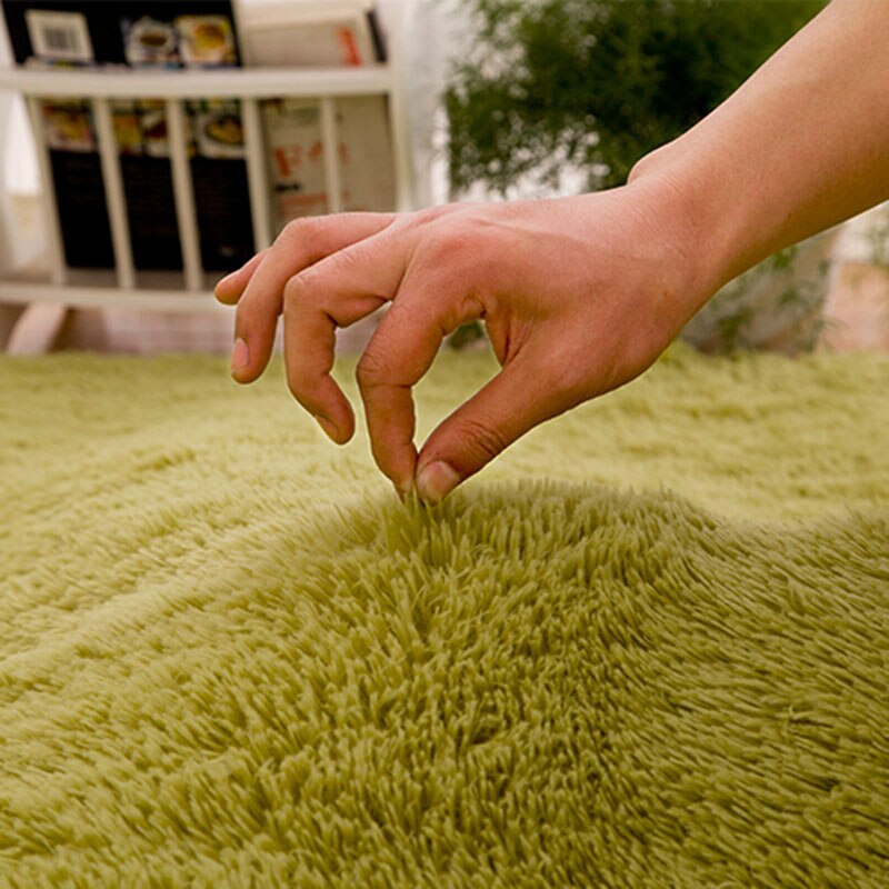 Round shaggy faux fur rug by Cavira with 4.5cm deep pile, available in 6 sizes and 8 colors, non-slip latex base for bedroom or living room